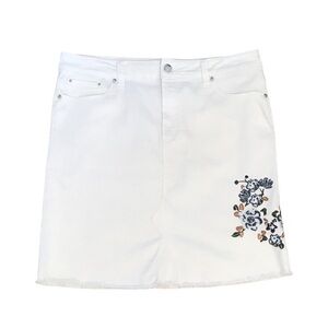 Seven7 | white floral appliqué denim skirt Sz 14